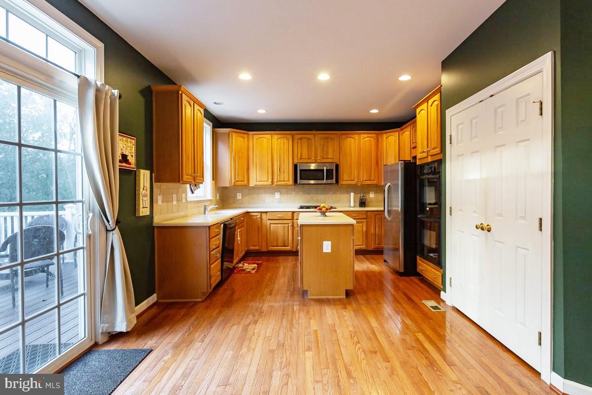 313 Kennard Road Perkasie, PA 18944 - Photo 7 of 32 Eat-In Kitchen Space