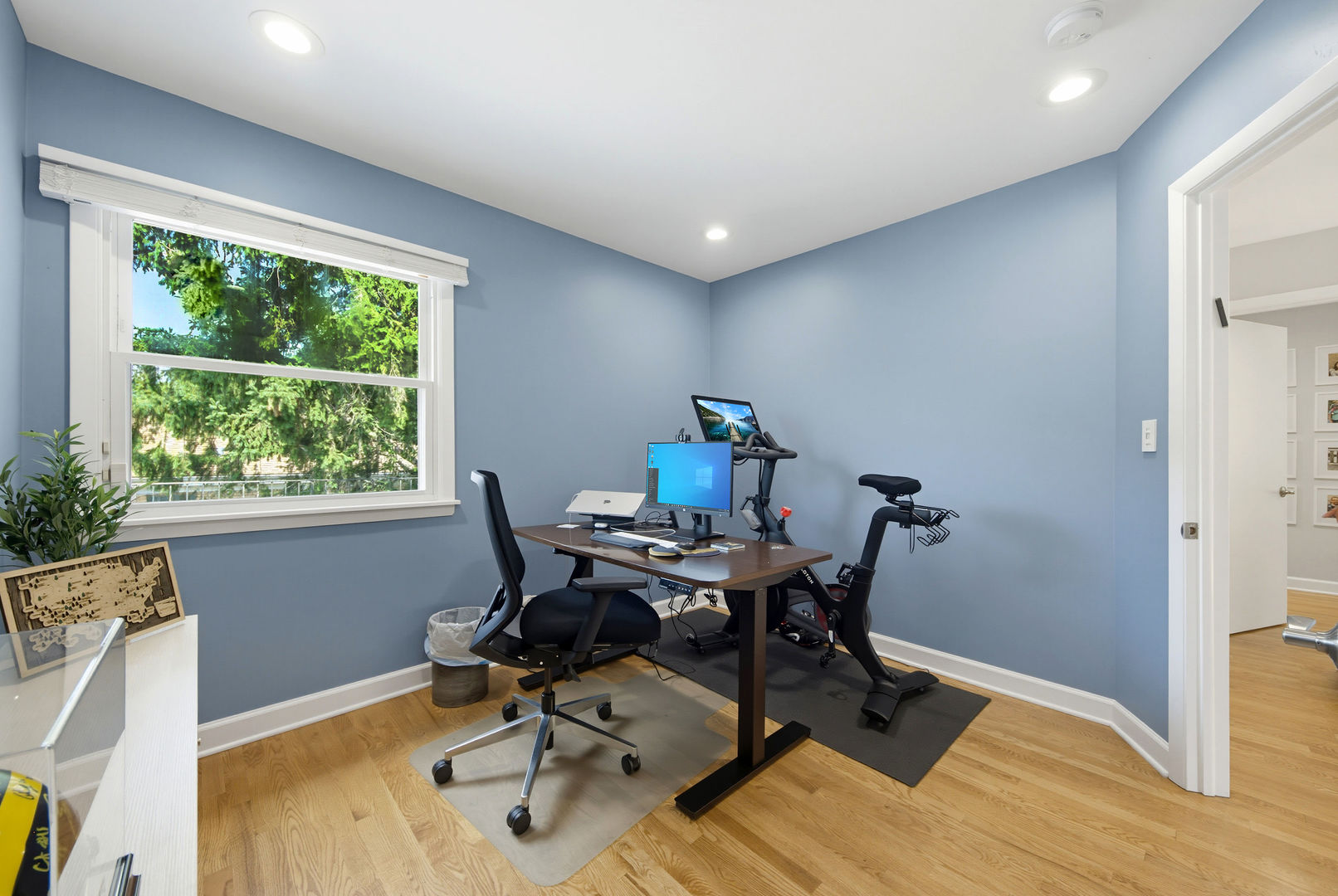 9200 Ridgeway Avenue Evanston, IL 60203 - Photo 24 of 33 a workspace with furniture and a window