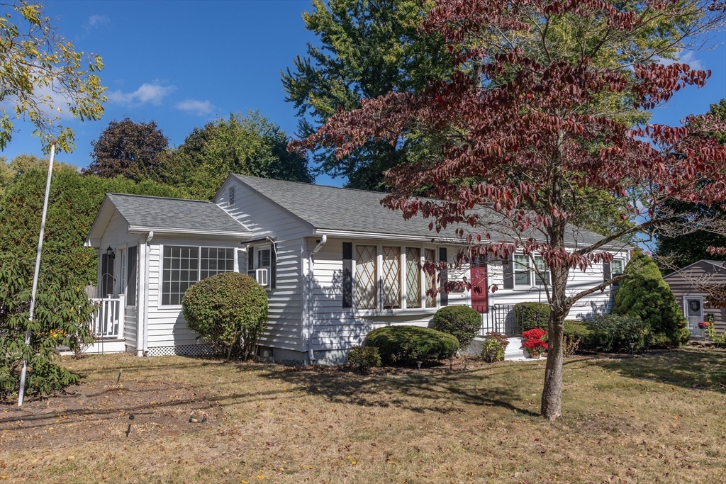 347 Westfield Road Holyoke, MA 01040 - Photo 3 of 26 Gallery Image 3