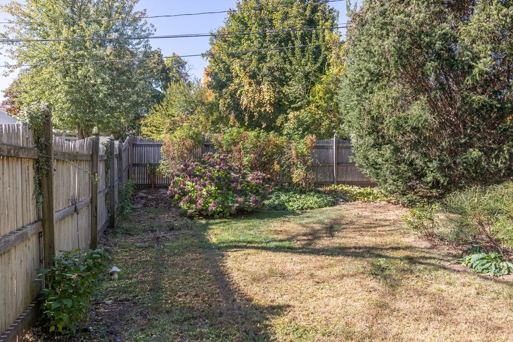 347 Westfield Road Holyoke, MA 01040 - Photo 4 of 26 Gallery Image 4