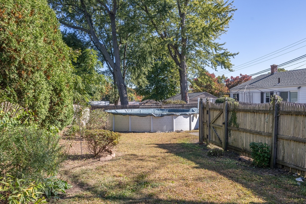 347 Westfield Road Holyoke, MA 01040 - Photo 5 of 26 Gallery Image 5