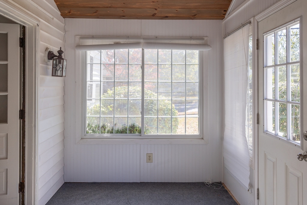 347 Westfield Road Holyoke, MA 01040 - Photo 6 of 26 Gallery Image 6
