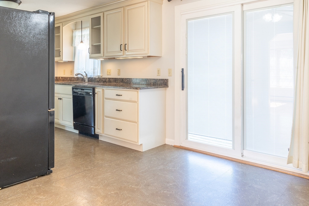 347 Westfield Road Holyoke, MA 01040 - Photo 8 of 26 Gallery Image 8