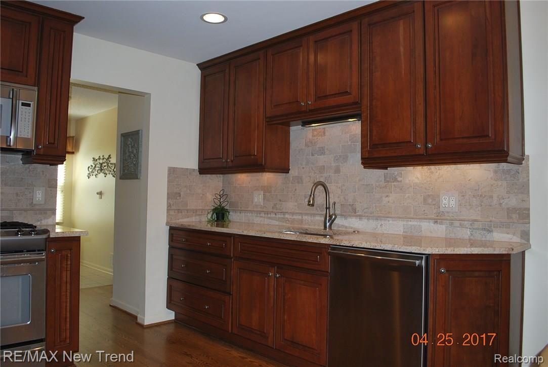22195 River Ridge Trail Farmington, MI 48335 - Photo 3 of 24 DSC_0002.JPG