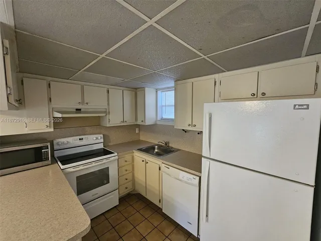 $1,799 | 8290 Lake Drive, Unit 230, Doral, FL 33166