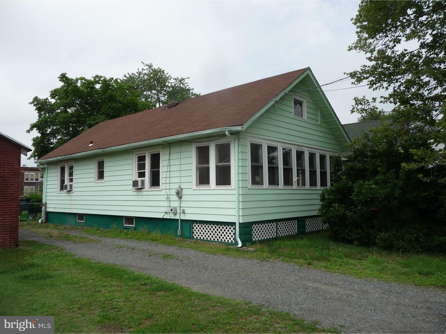 213 Paine Street Riverside, NJ 08075 - Photo 2 of 20 Driveway
