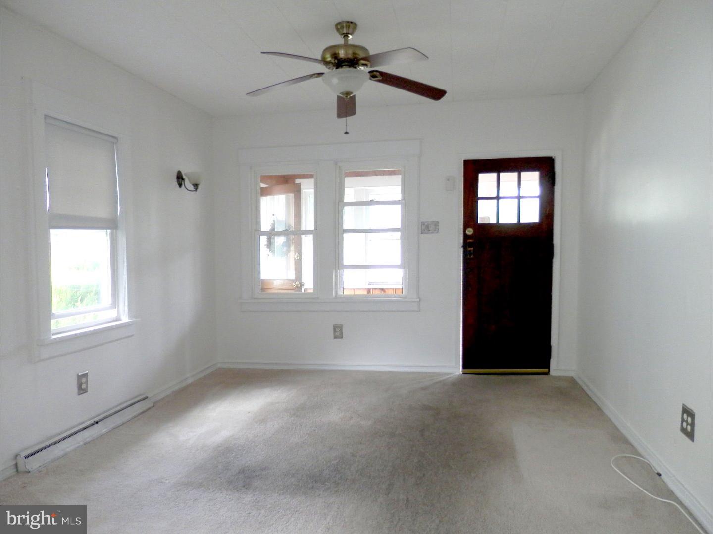 213 Paine Street Riverside, NJ 08075 - Photo 4 of 20 Living Room