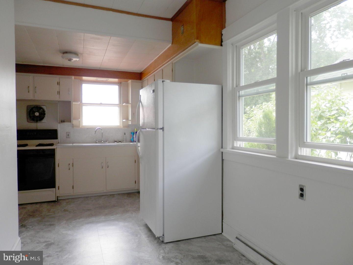 213 Paine Street Riverside, NJ 08075 - Photo 7 of 20 Kitchen