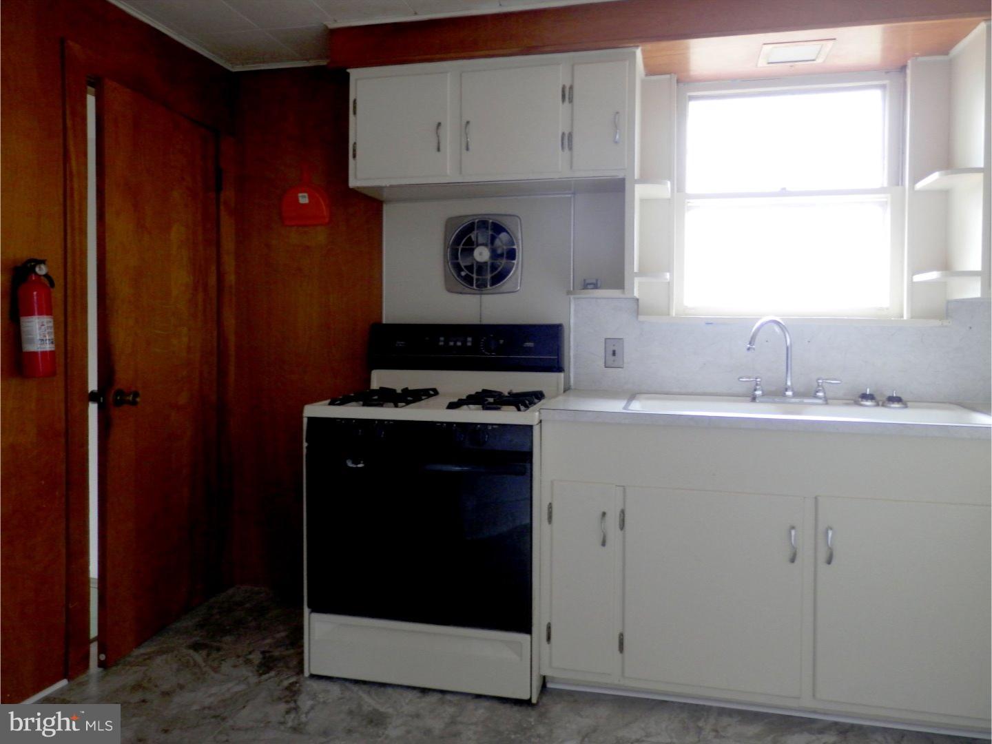 213 Paine Street Riverside, NJ 08075 - Photo 9 of 20 Kitchen