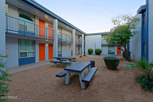 $999 | 2250 West Glendale Avenue, Unit 1, Phoenix, AZ 85021