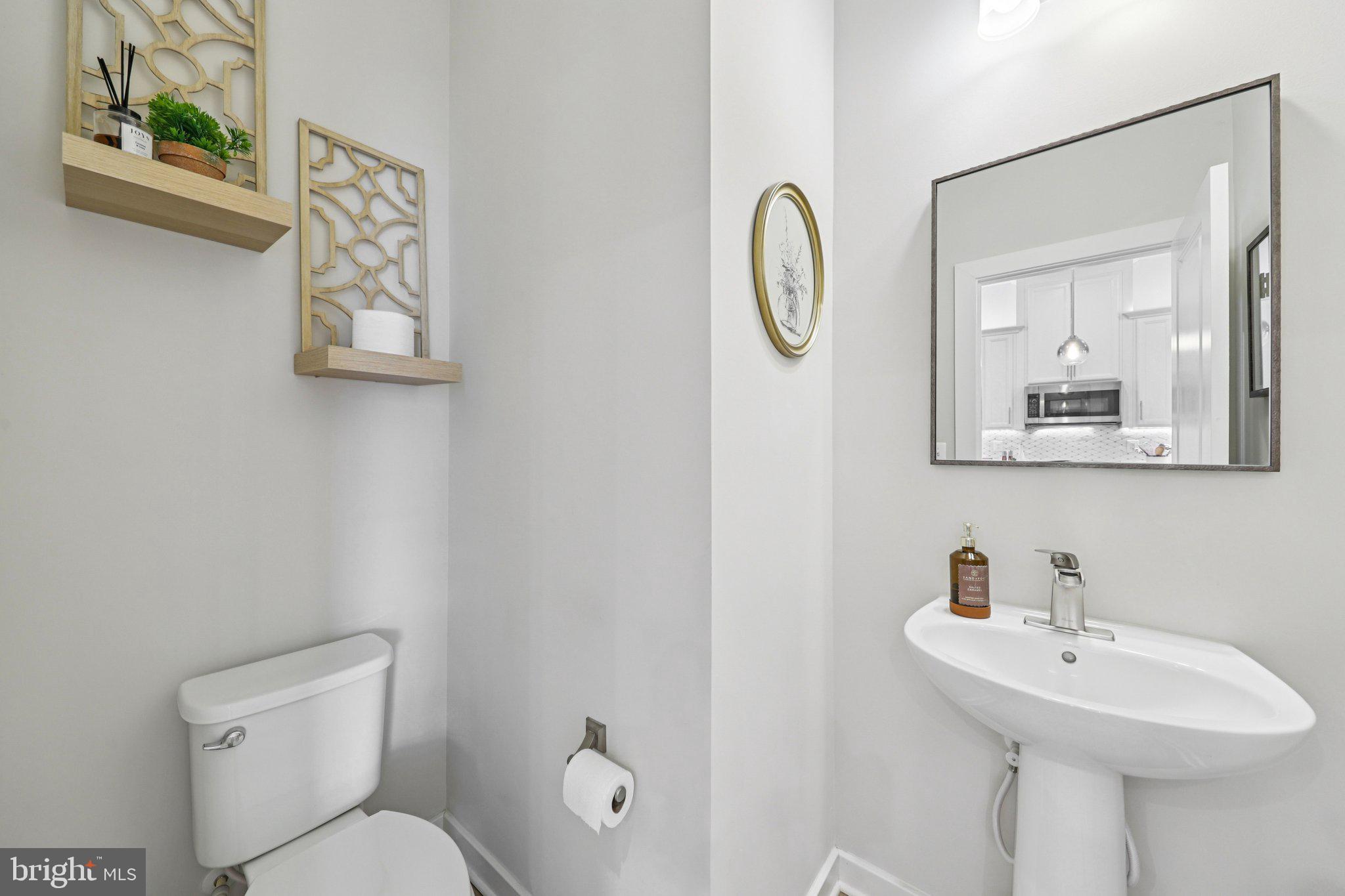 1687 Aspen Poplar Road Dumfries, VA 22026 - Photo 23 of 69 a bathroom with a toilet a sink and mirror