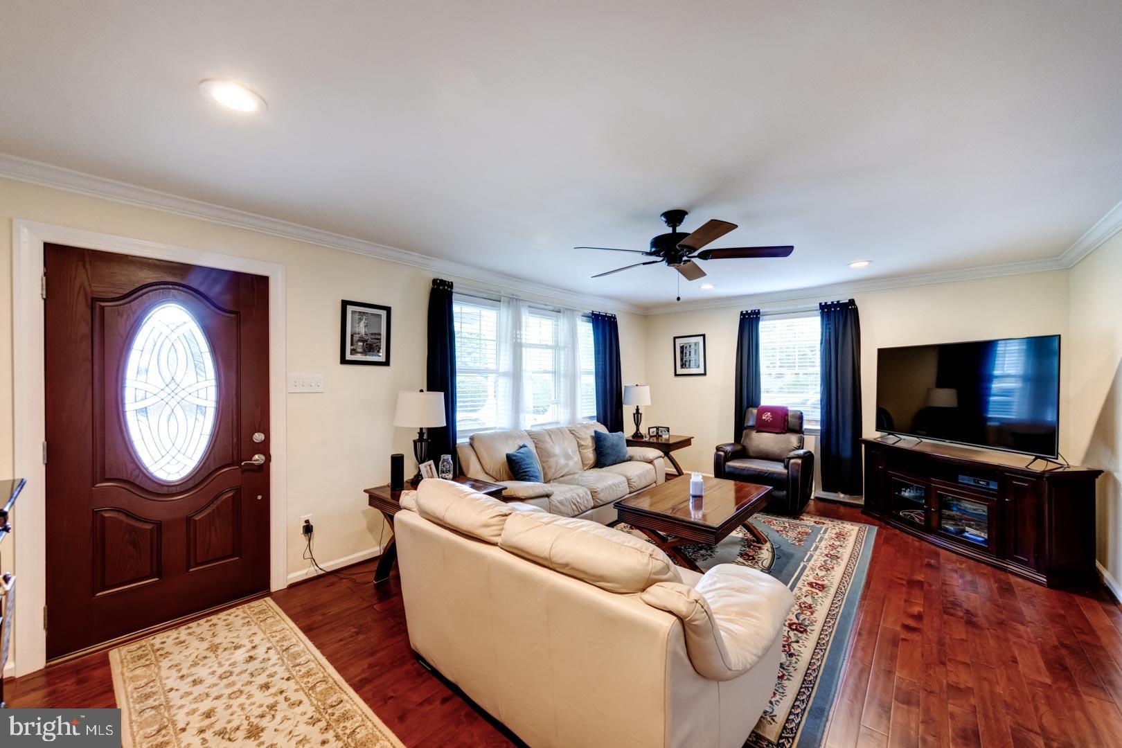 3 Longwood Drive Wayne, PA 19087 - Photo 3 of 29 Cozy living room with large windows