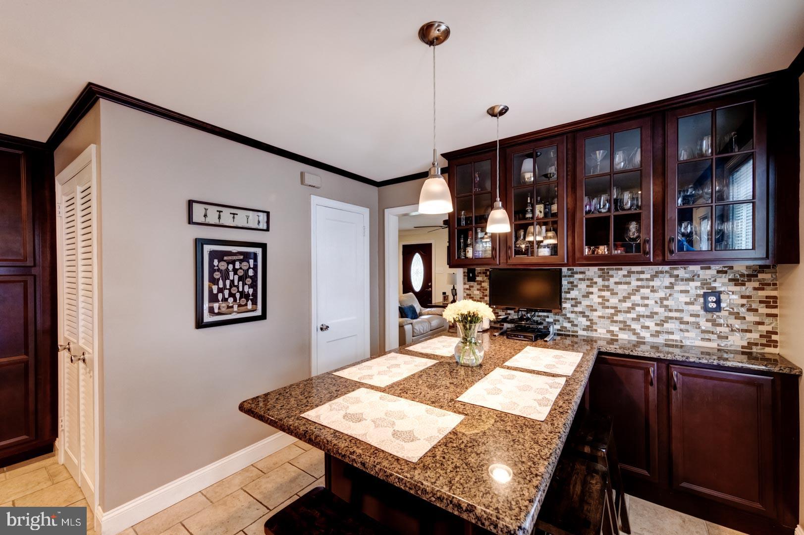3 Longwood Drive Wayne, PA 19087 - Photo 10 of 29 Large peninsula seating