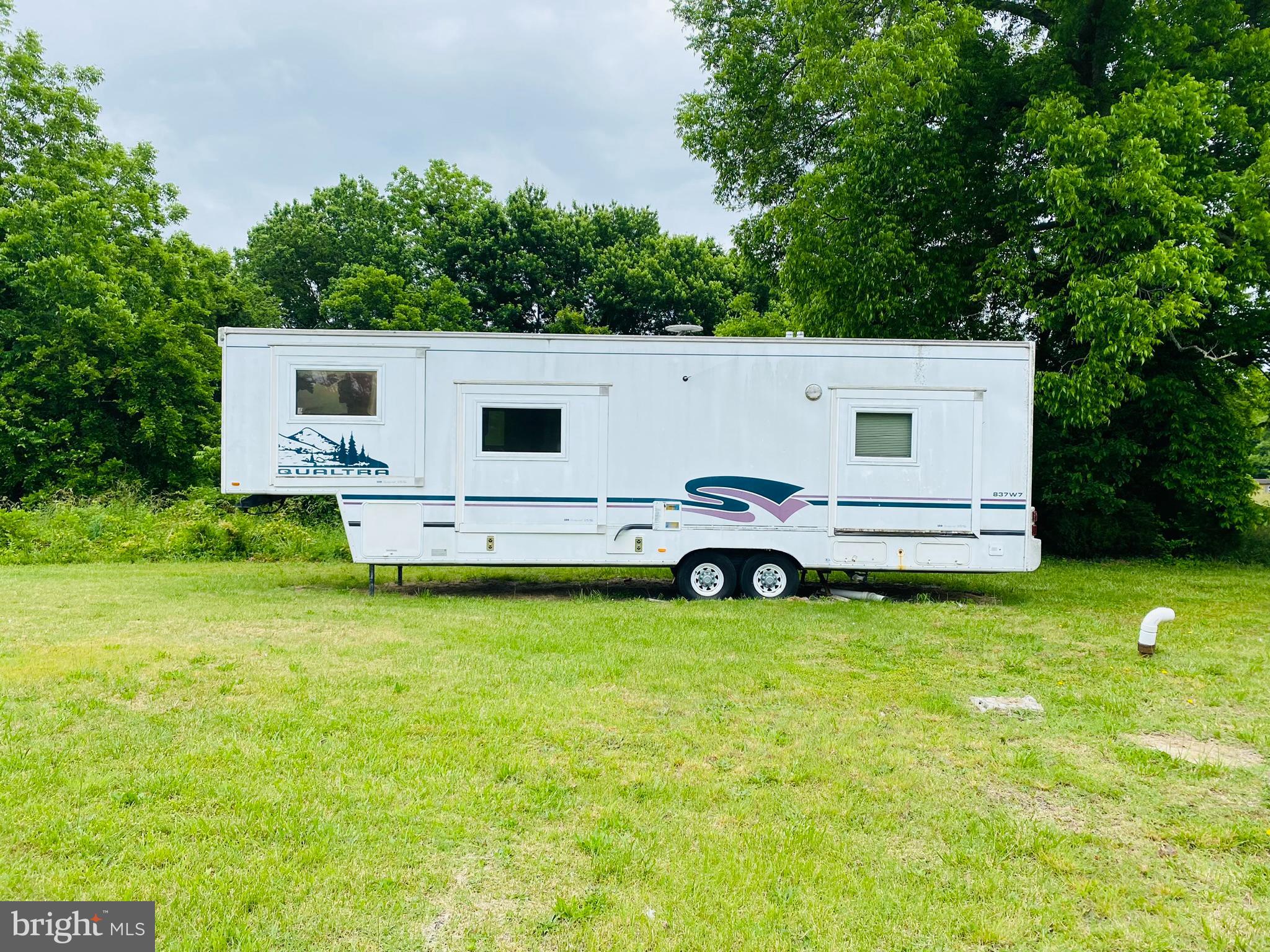 2709 Bank Road Nanticoke, MD 21840 - Photo 4 of 78 spacious 5th wheel