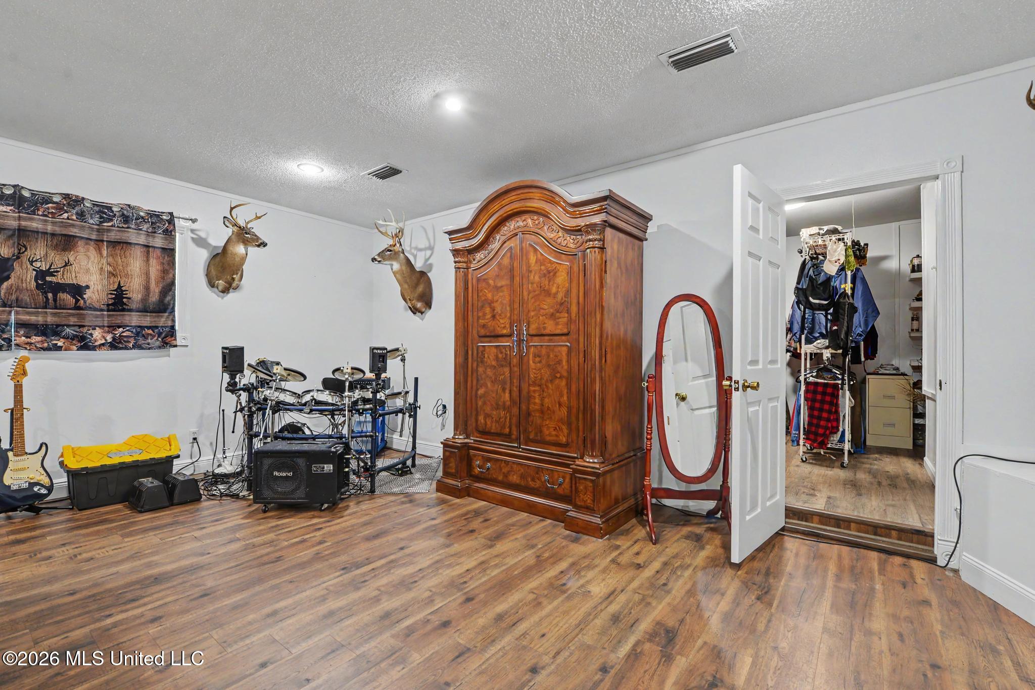 4317 Cunningham Road Moss Point, MS 39562 - Photo 13 of 29 013