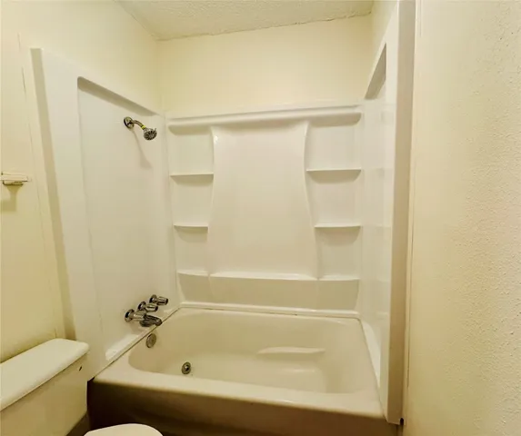 $995 | 8905 Parkfield Drive, Unit 201, Austin, TX 78758