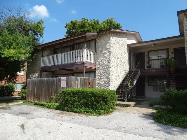 $995 | 8905 Parkfield Drive, Unit 201, Austin, TX 78758