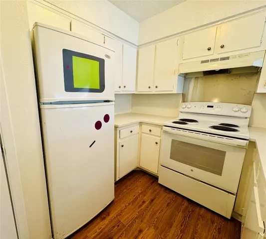 $995 | 8905 Parkfield Drive, Unit 201, Austin, TX 78758