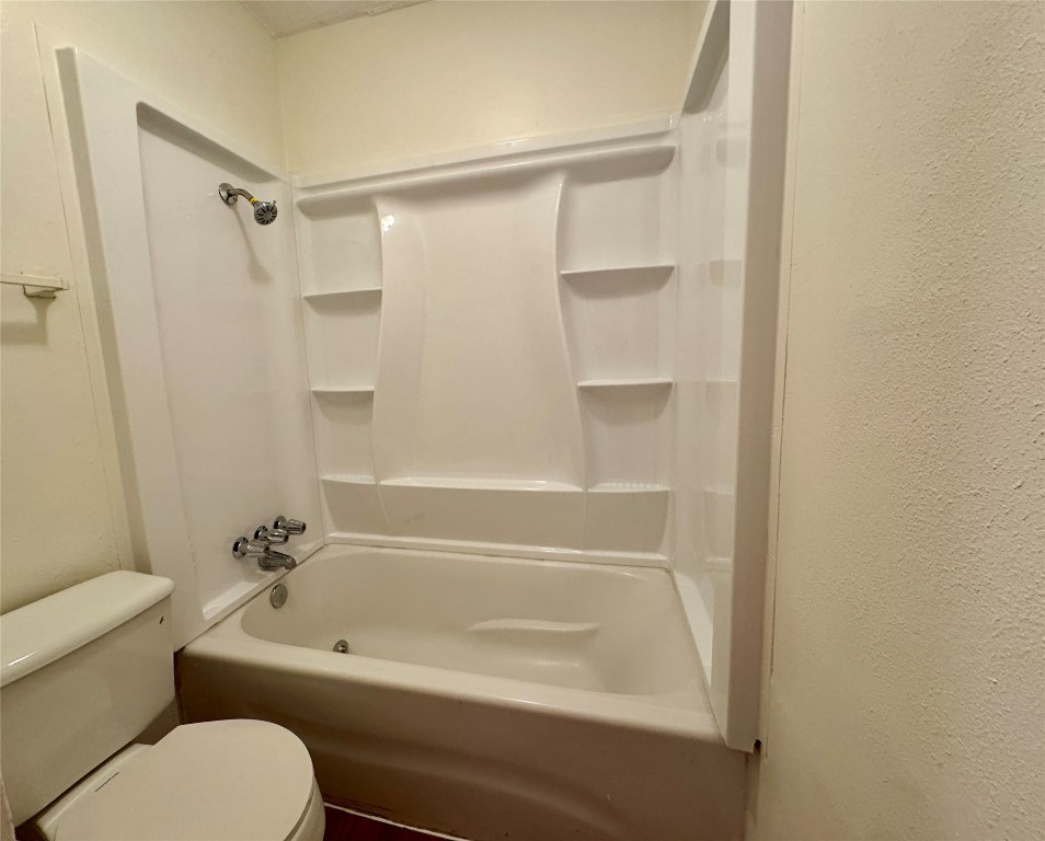 8905 Parkfield Drive, Unit 201 Austin, TX 78758 - Photo 8 of 13 a bathroom with a toilet and a bathtub