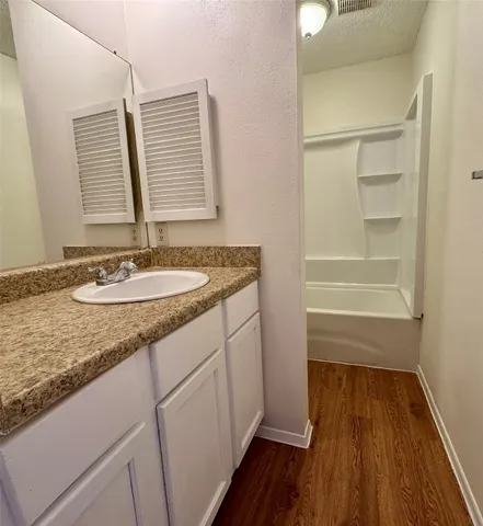 $995 | 8905 Parkfield Drive, Unit 201, Austin, TX 78758