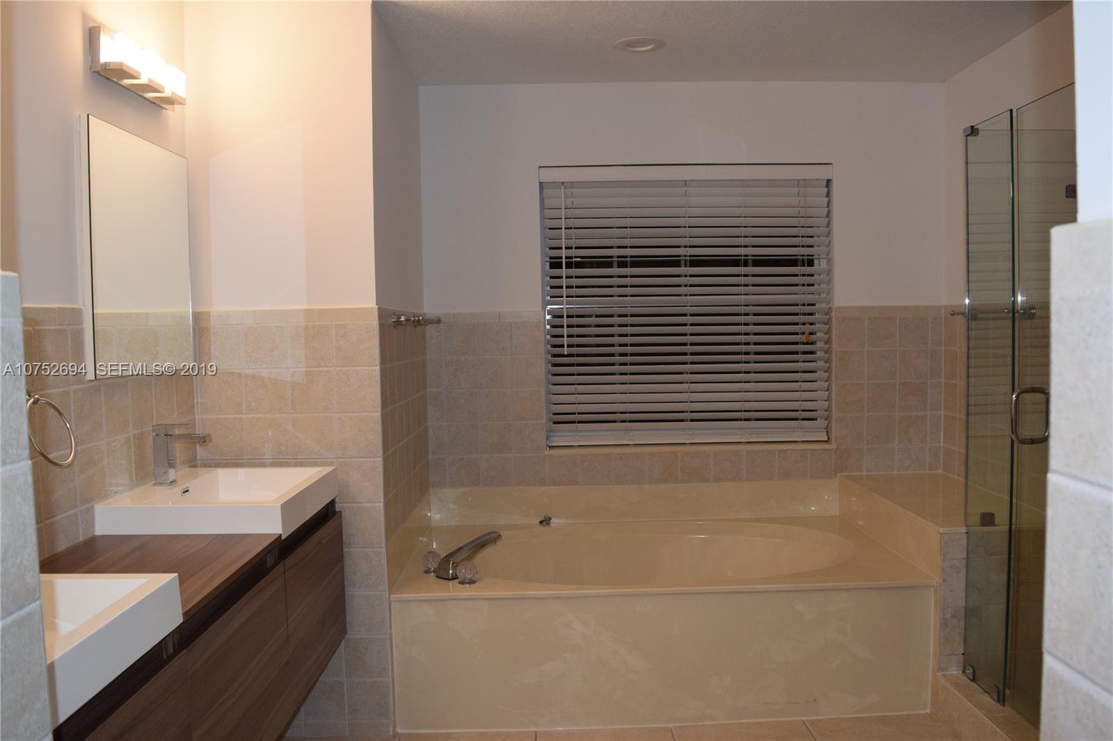 1390 Seabay Road Weston, FL 33326 - Photo 14 of 26 Gallery Image 14