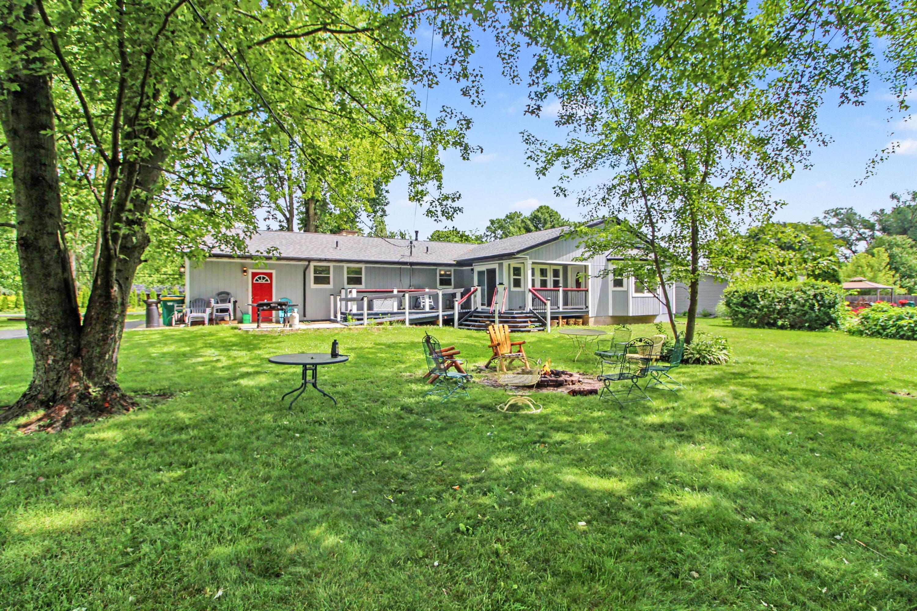 41141 Savage Road Belleville, MI 48111 - Photo 6 of 26 004_file_9329