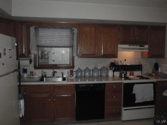 4479 Steuben Road Bethlehem, PA 18020 - Photo 7 of 35 Kitchen with updated dishwasher, blinds and faces