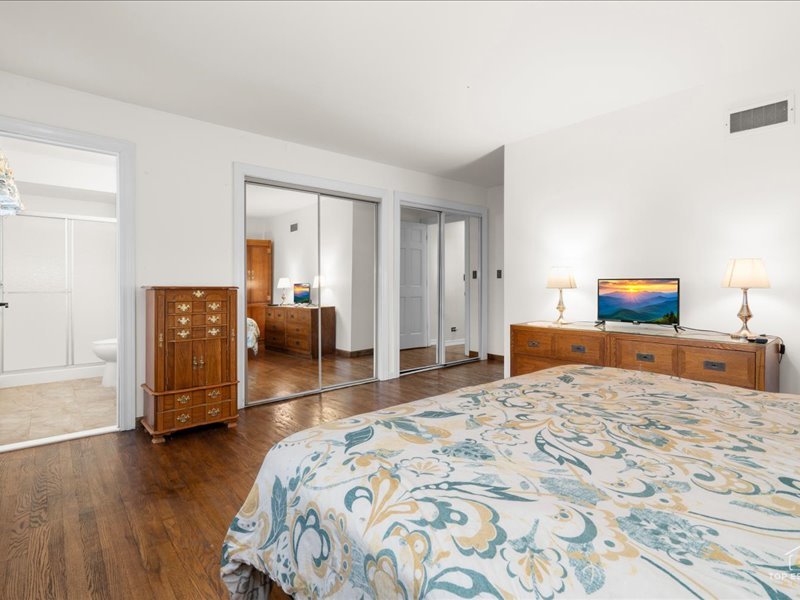 6531 Midhurst Road Downers Grove, IL 60516 - Photo 13 of 21 Gallery Image 13