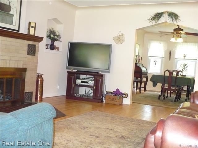 31 Dover Road Waterford, MI 48328 - Photo 9 of 20 31 Dover 120 (Small)