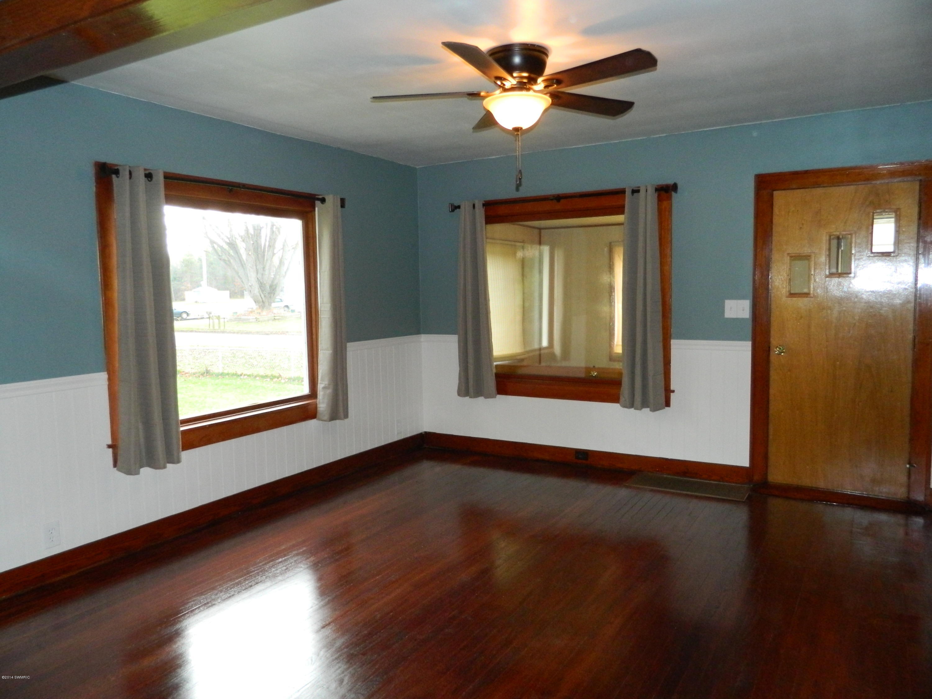 1034 South Constantine Street Three Rivers, MI 49093 - Photo 5 of 11 Living Room