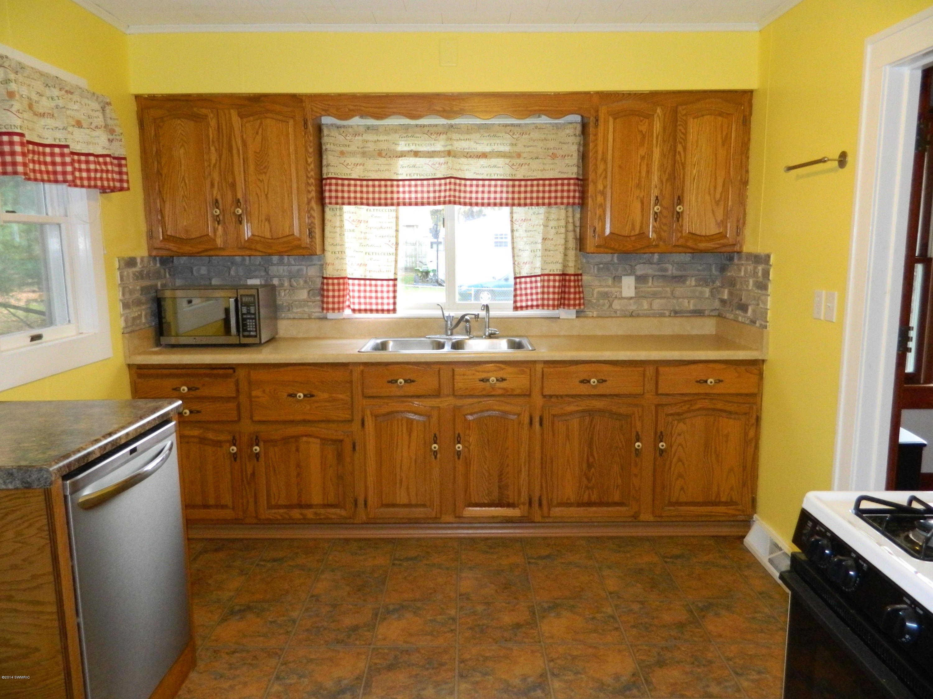 1034 South Constantine Street Three Rivers, MI 49093 - Photo 7 of 11 New Dishwasher
