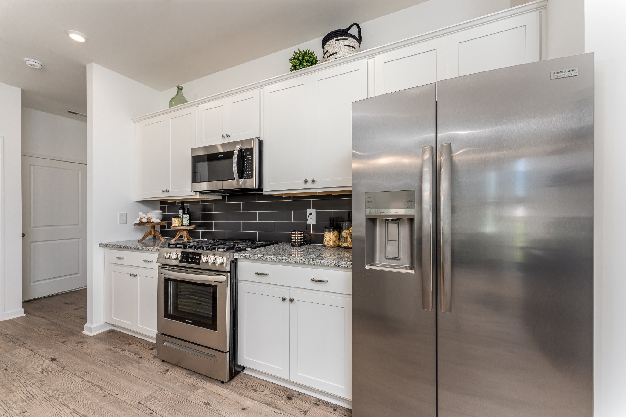 1116 Southerlynn Drive White House, TN 37188 - Photo 9 of 18 a kitchen with a stove refrigerator and microwave