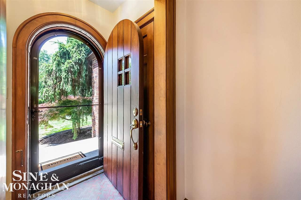 724 Lincoln Road Grosse Pointe, MI 48230 - Photo 3 of 40 50080693-2.JPG