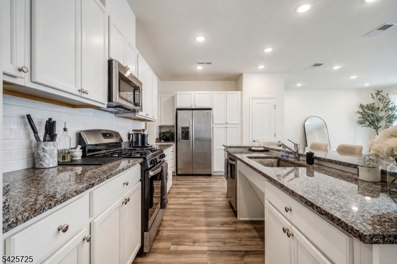 734 Station Road Dunellen, NJ 08812 - Photo 8 of 29
