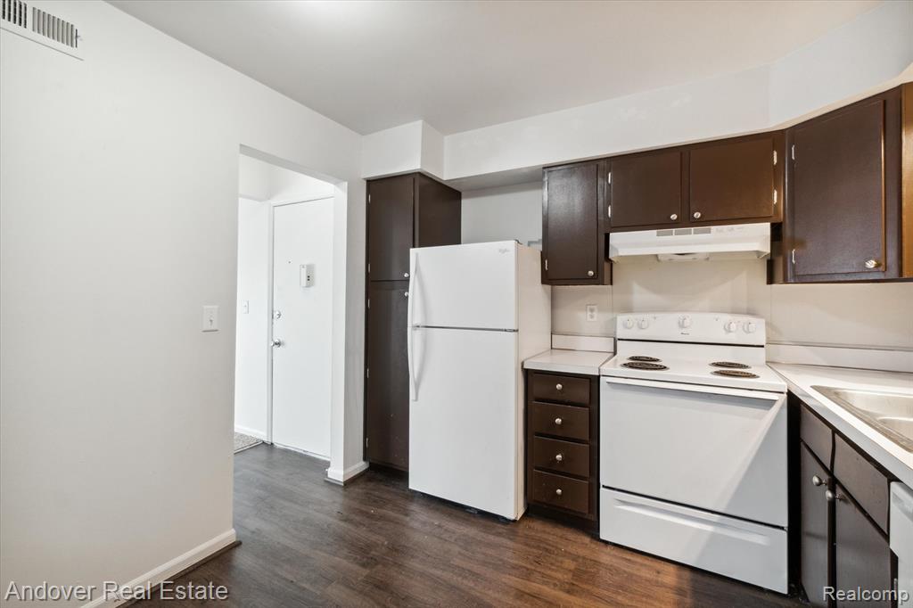 330 South Drake Road, Unit M08 Kalamazoo, MI 49009 - Photo 43 of 64
