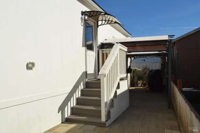 a view of entryway and hall