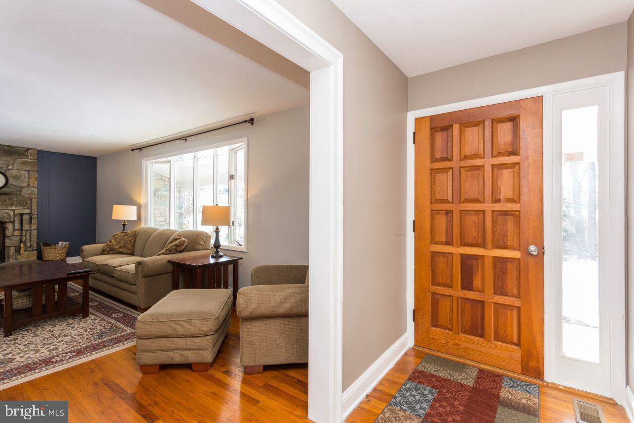 280 Cambridge Road Coatesville, PA 19320 - Photo 3 of 28