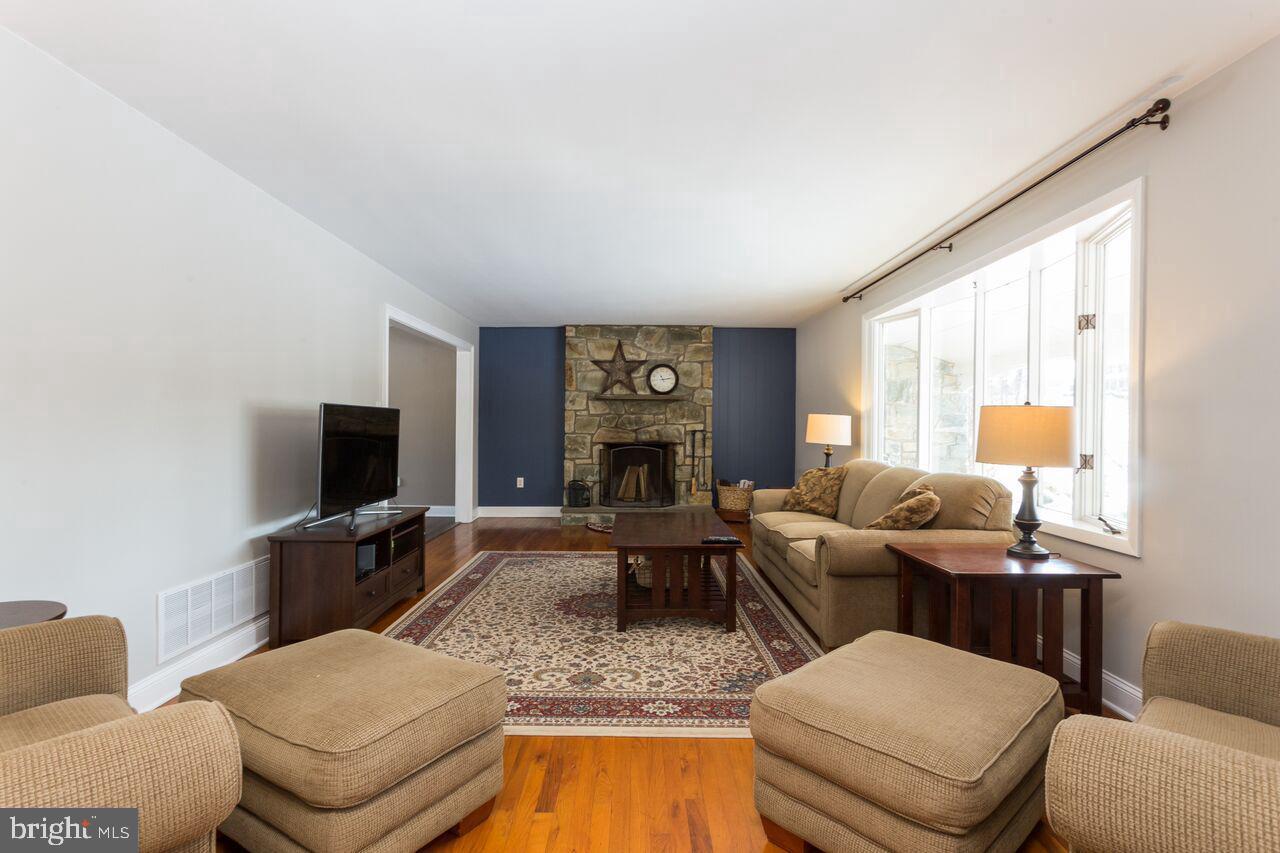 280 Cambridge Road Coatesville, PA 19320 - Photo 4 of 28