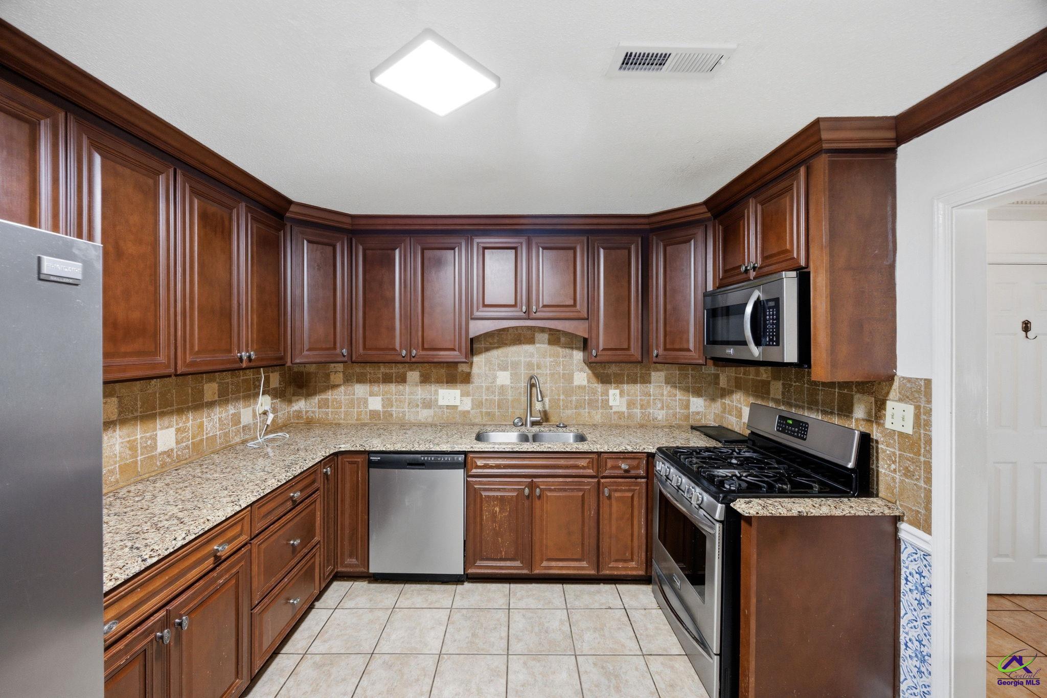 1215 Craddock Way Macon, GA 31210 - Photo 8 of 53