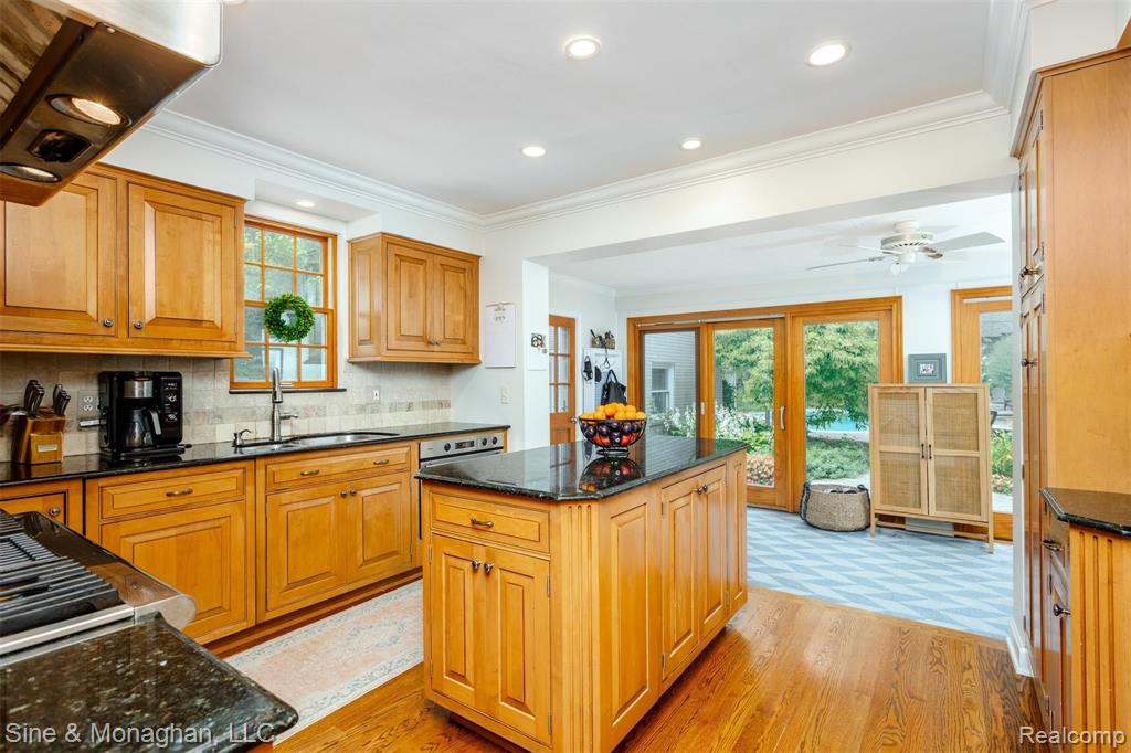 653 Middlesex Road Grosse Pointe Park, MI 48230 - Photo 14 of 54