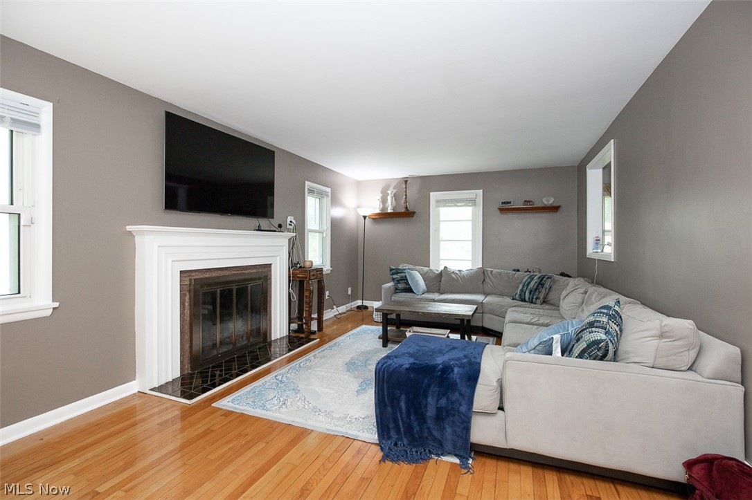 1724 Wiltshire Road Akron, OH 44313 - Photo 4 of 31