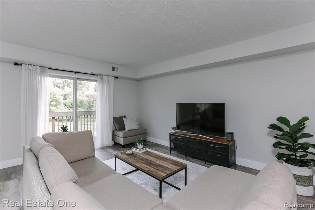 1665 Riverside Drive, Unit 12 Rochester Hills, MI 48309 - Photo 5 of 26