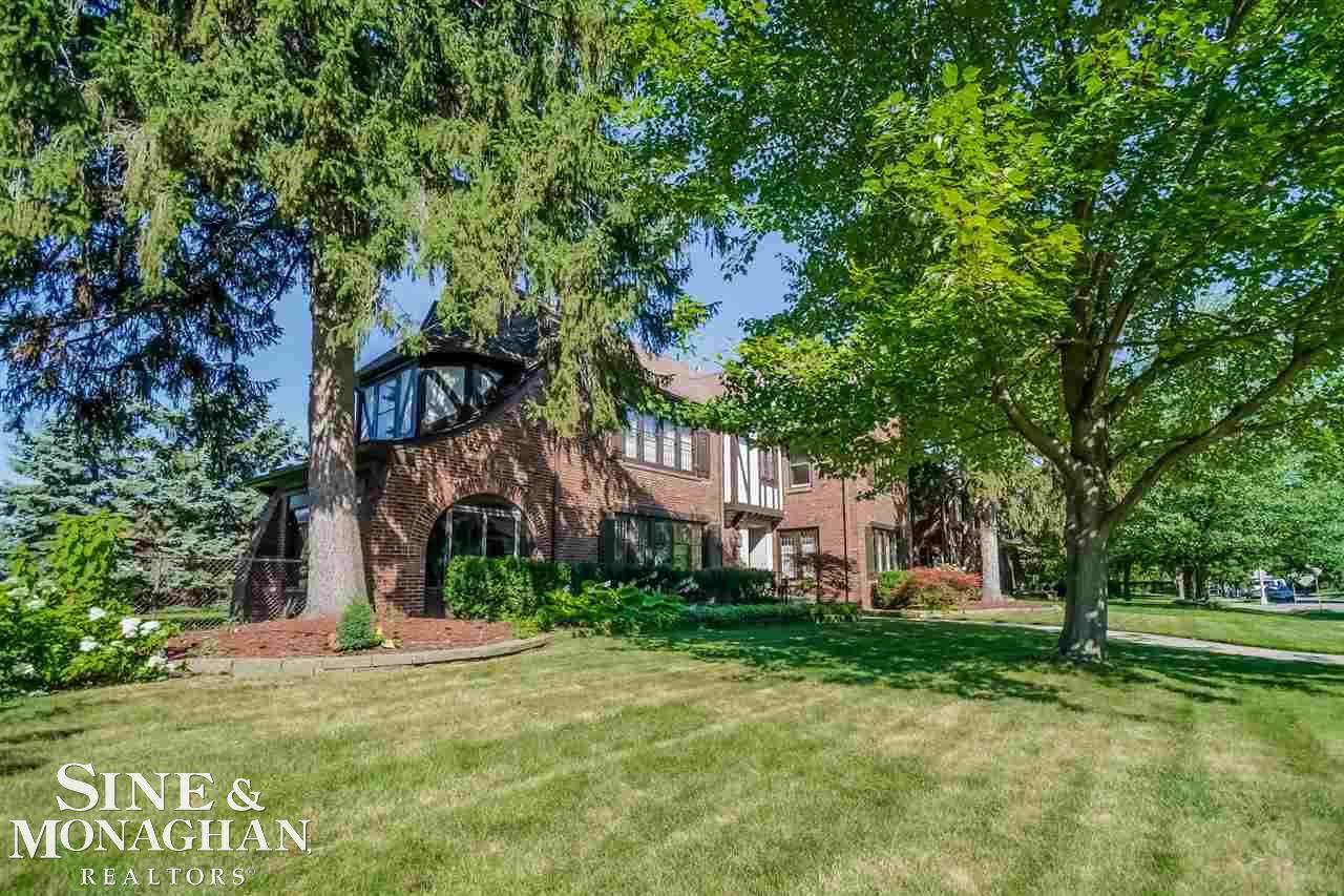 1035 Bishop Road Grosse Pointe Park, MI 48230 - Photo 2 of 62