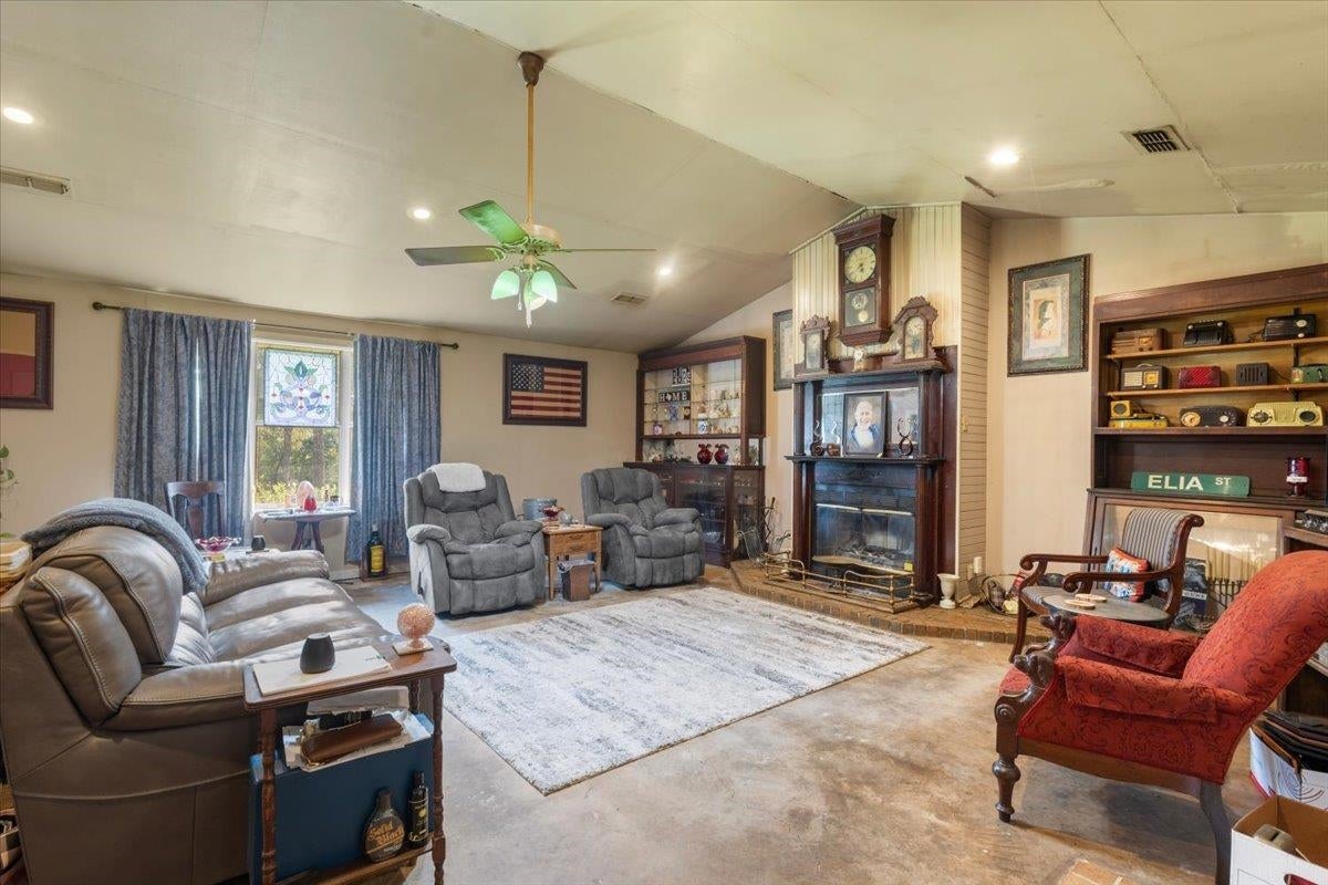 7677 Sturrock Road Gilmer, TX 75645 - Photo 11 of 43 Gallery Image 11