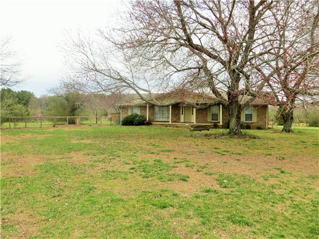 125 Hunter Road Fayetteville, TN 37334 - Photo 1 of 14 a front view of a house with a garden