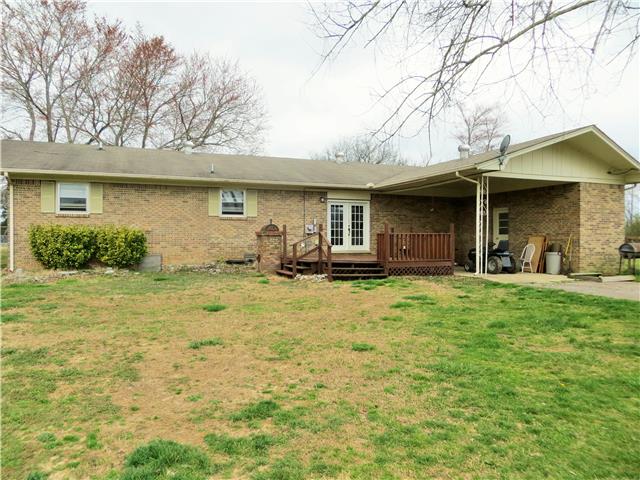 125 Hunter Road Fayetteville, TN 37334 - Photo 3 of 14 a front view of a house with garden