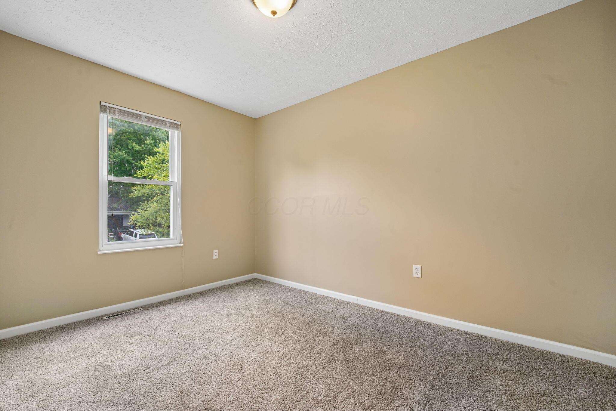 4909 Dunlap Road Columbus, OH 43229 - Photo 17 of 38 17-web-or-mls-4909-dunlap-rd