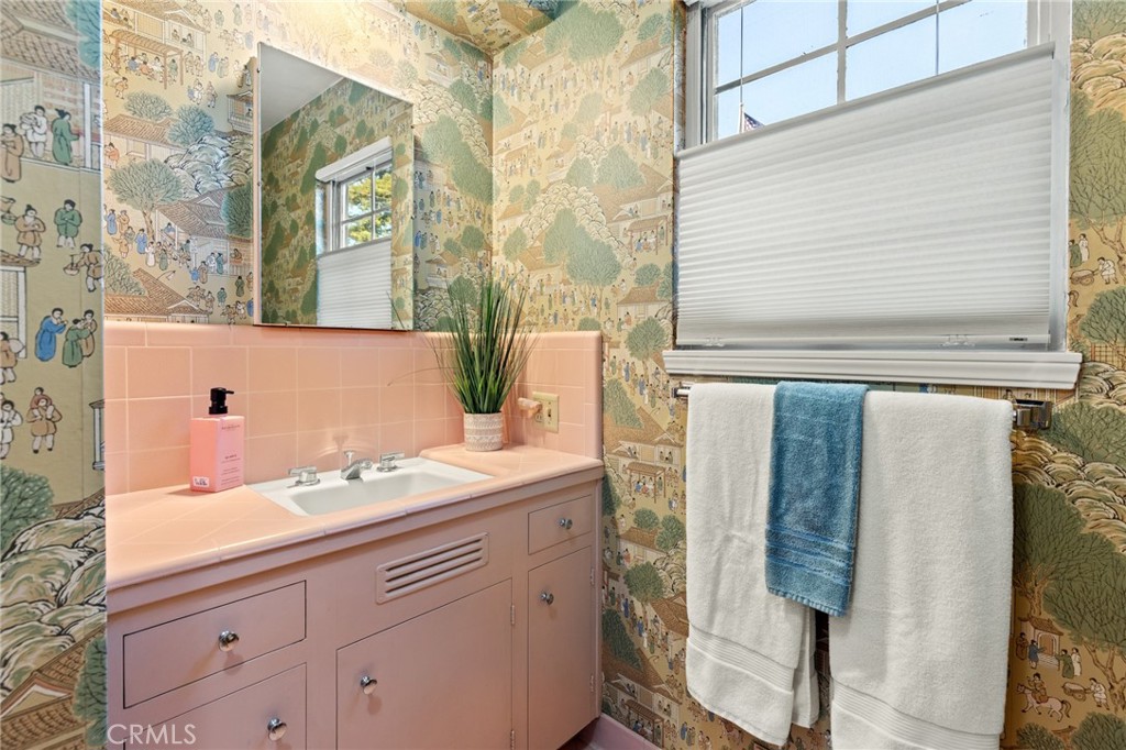 1192 Manchester Road Chico, CA 95926 - Photo 21 of 35 Guest bathroom