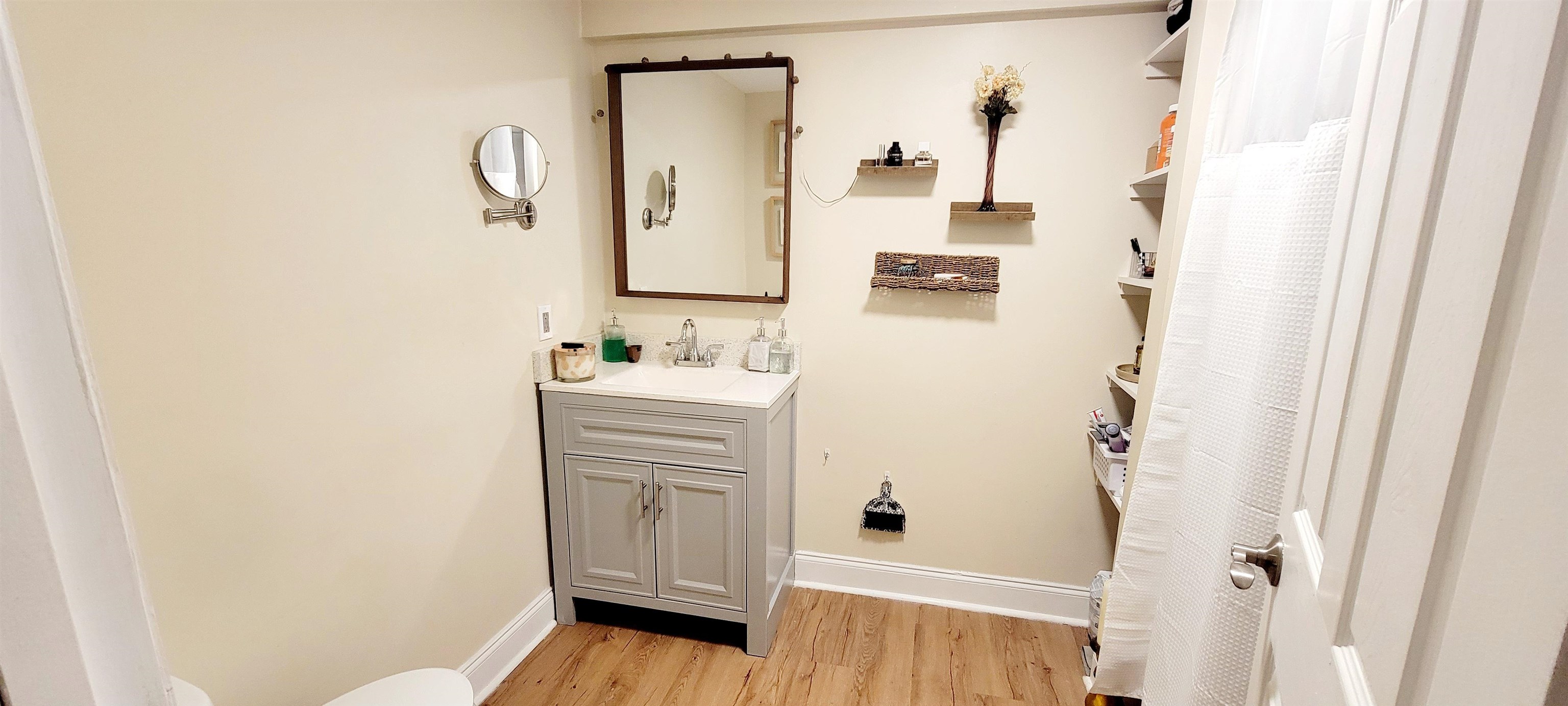 1295 Woodlawn Road St. Augustine, FL 32084 - Photo 4 of 19 a bathroom with a sink and a mirror