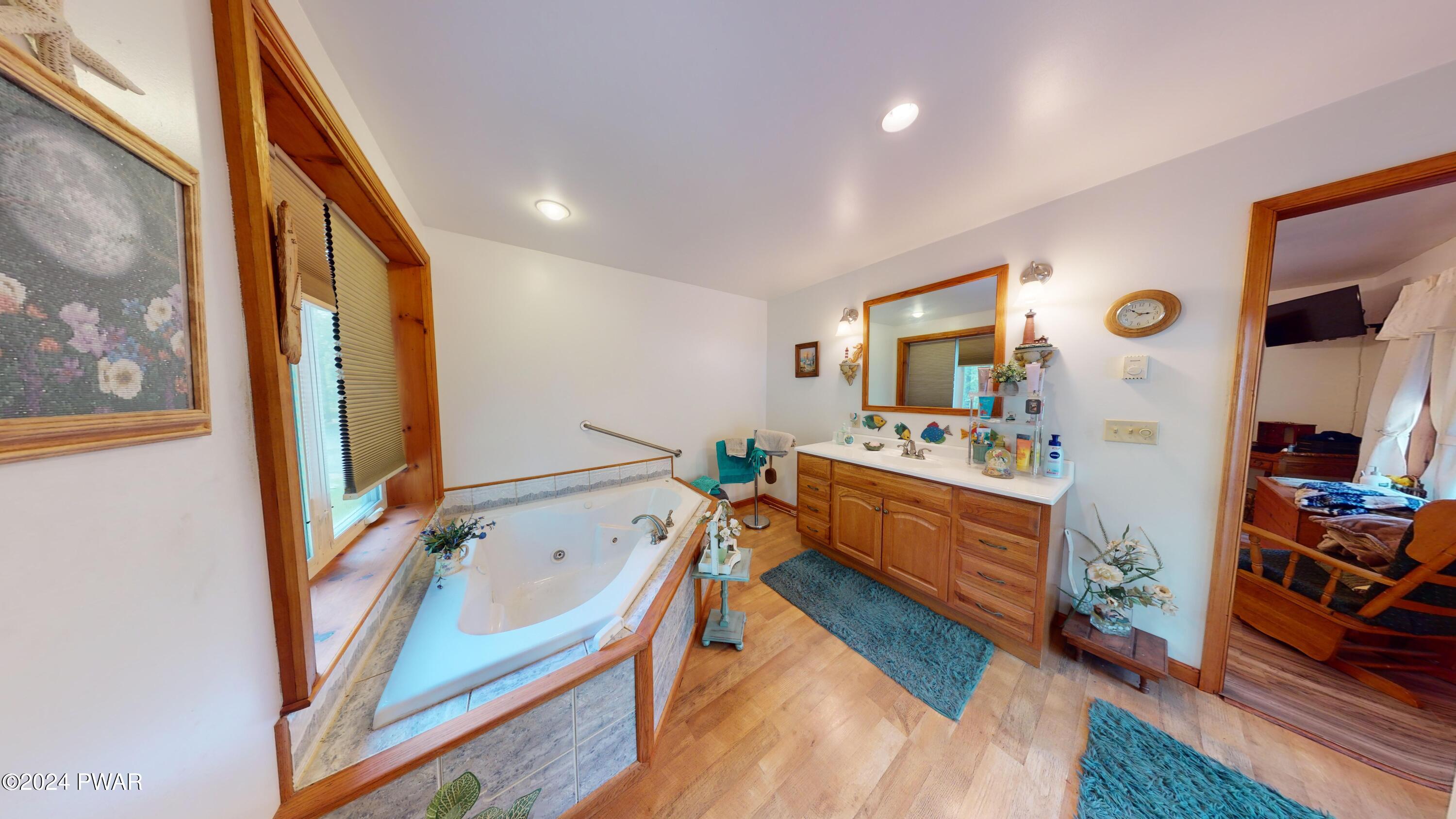 644 Raymondskill Road Milford, PA 18337 - Photo 47 of 65 Spacious primary bath